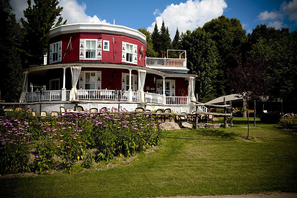 Auberge De La Tour Du Lac Sainte-Agathe-des-Monts Dış mekan fotoğraf